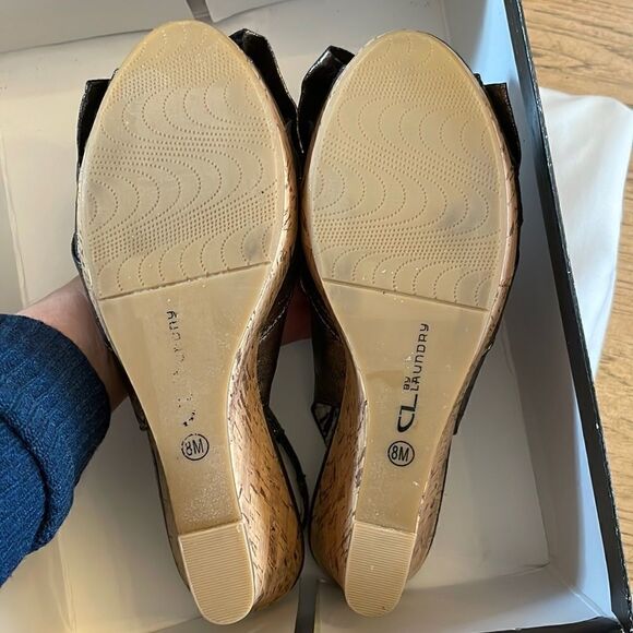 CHINESE LAUNDRY DISTRESSED PEWTER WEDGE SANDALS. BOW FRONT. NEW - Picture 8 of 10